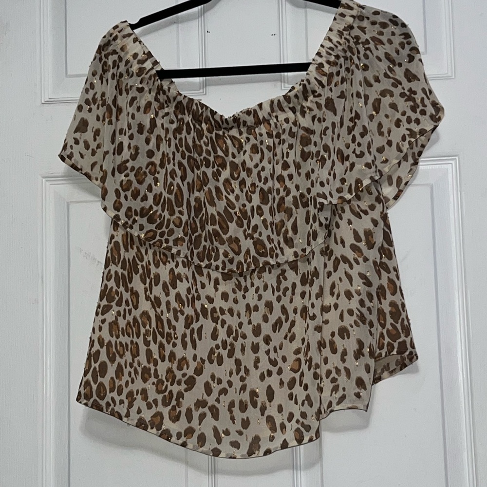 COPY - NWT Express top - Picture 3 of 4